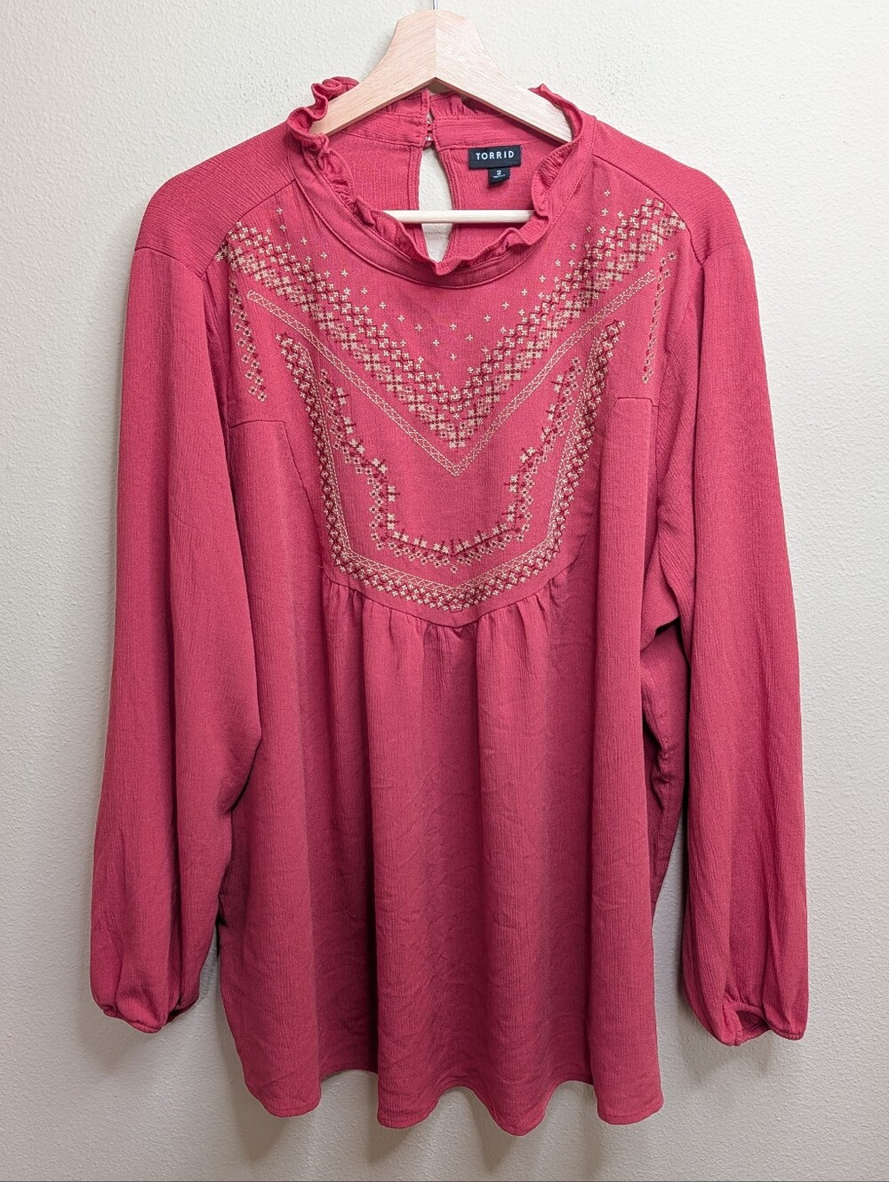 Torrid Embroidered Babydoll Blouse Size 2 Plus Rose Pink Ruffle Neck Boho
